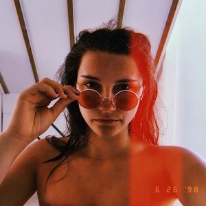 Meet your Posher, Abigail